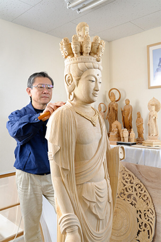 仏像に祈りと魂を込め、永遠の美を生み出す